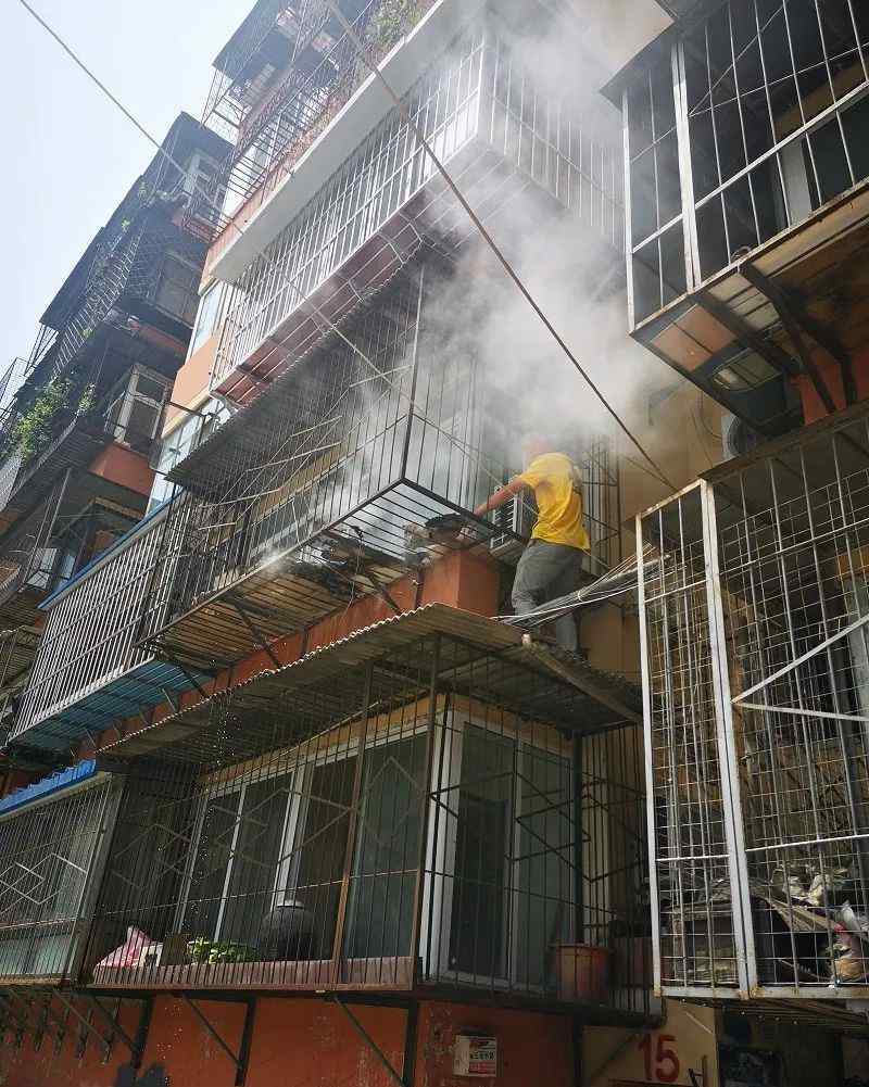 左坤 好样的！泉州三职校男生联手施救一欲轻生少女，民警将为他们做件事