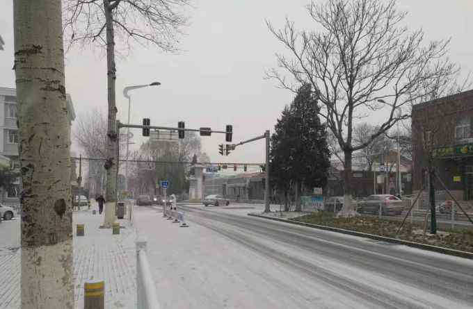 北京延庆下雪 北京下雪了！延庆、房山开始飘雪，地面见白