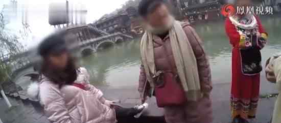 游客凤凰古城租衣被禁自拍 到底怎么回事