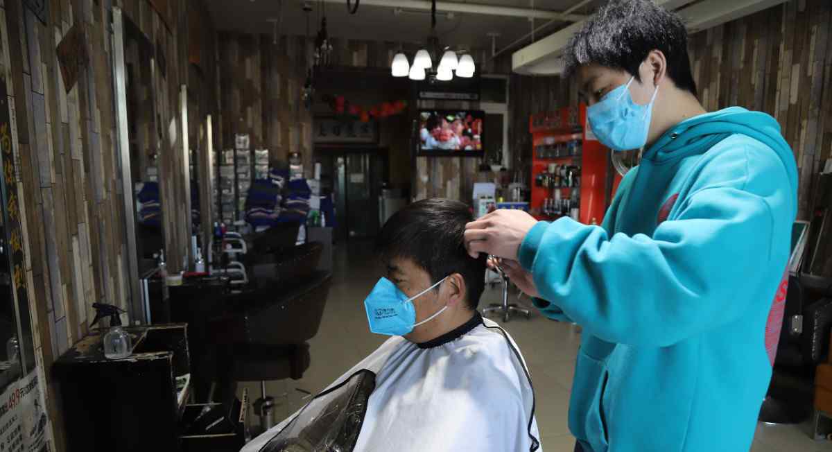 西罗园五小 北京一些社区周边的“五小”复工，这样的防护和服务挺贴心