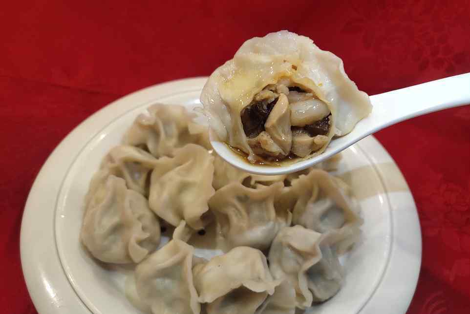 特色饺子 冬至吃饺子品鱼头，北京多家老字号推出特色水饺，优惠活动暖人心