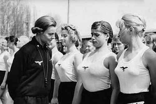 二战德国党卫军女兵真实生活 约50万德国女青年从事辅助性工作