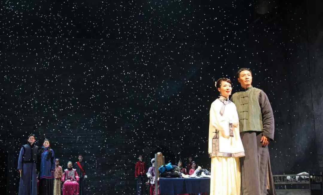 胡军妻子 她是胡军妻子、康康妈，话剧女王凭什么战胜女演员的中年焦虑？