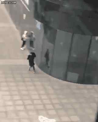 狭管效应 这不是开玩笑！北京大风真把人给吹“飞”了！建筑物也挺“受伤”