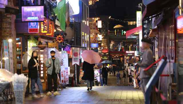 韩国梨泰院夜店集体感染致12名军人确诊新冠肺炎 1727名军人被隔