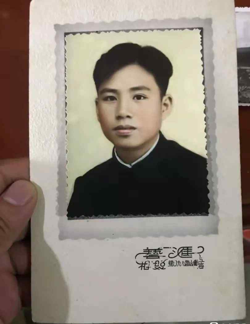 云南一位奶奶遗物里有张老照片 惊现“神秘代码”！内容破译后意外走红