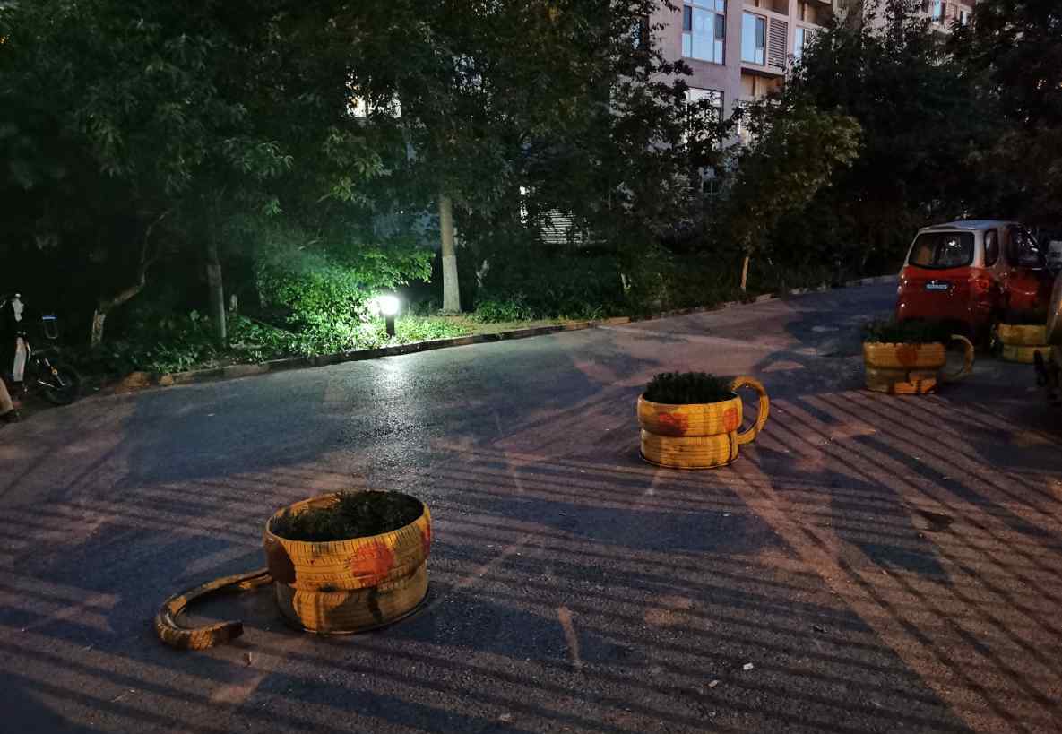 世华水岸 记者实地探访北京多个小区，发现对消防隔离桩来次大清查很有必要