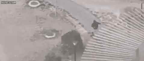狭管效应 这不是开玩笑！北京大风真把人给吹“飞”了！建筑物也挺“受伤”