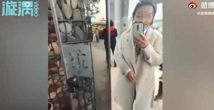 四川一景点现单向透明厕所 可清晰看到厕所外面！网友：自己不尴尬 尴尬的就是别人