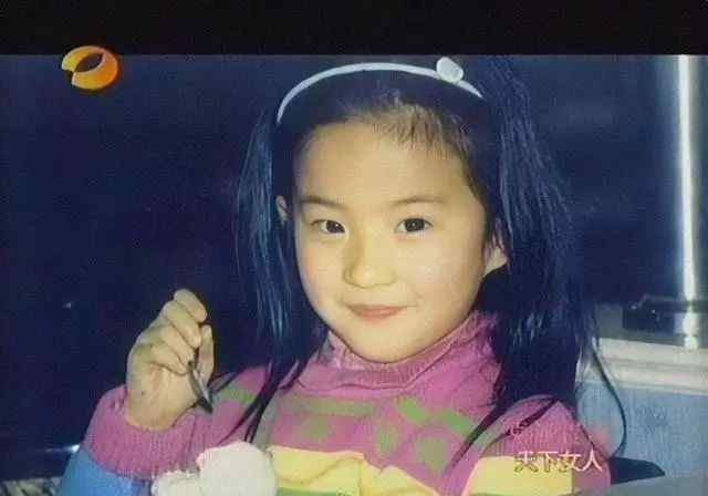 刘亦菲小学六一晚会领舞视频热传 小小年纪舞姿出众气质佳