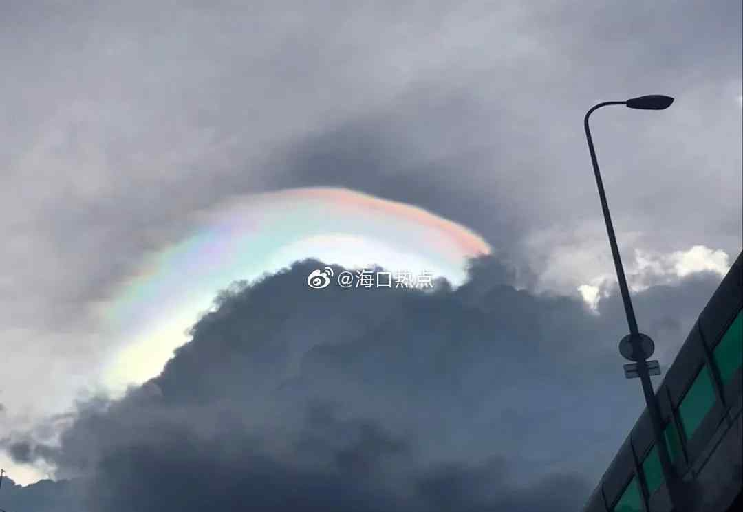 海口现七彩祥云 刷爆朋友圈