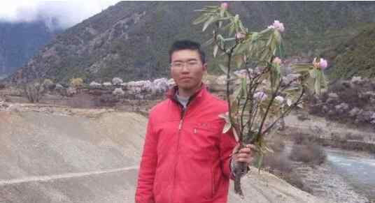 千万富翁破产卖冰粉 冯阳依旧想东山再起