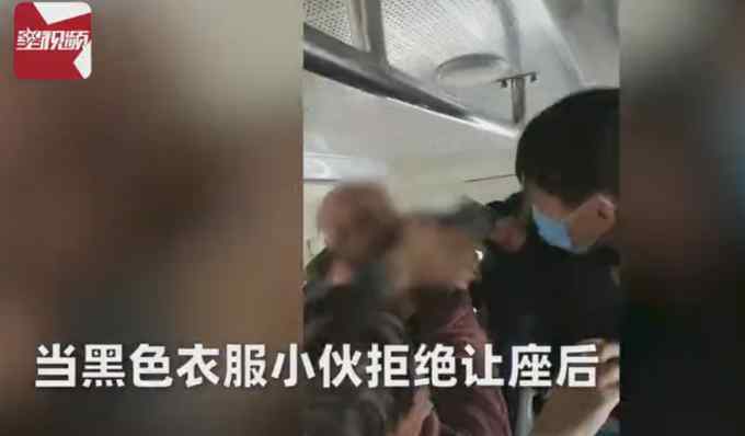 小伙拒绝让座被光头老人打出血 网友：都能打架还需要别人让座？