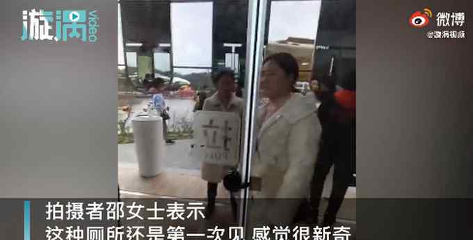 四川一商场现单向透明厕所 可清晰看到外面人流走动 网友直呼好家伙