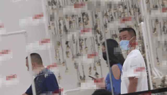 曝马苏与神秘男逛街 新恋情曝光文章配图