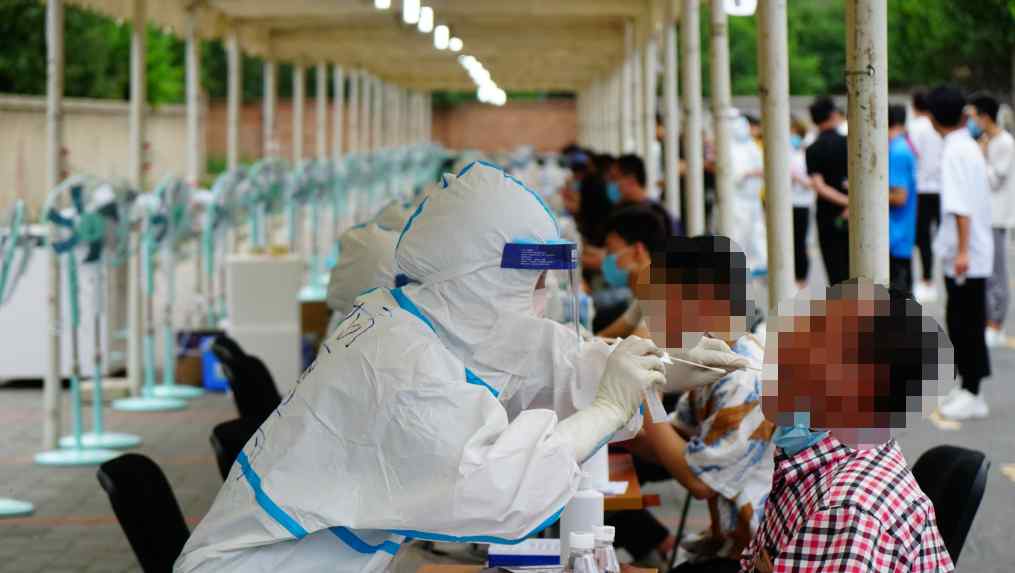 孕吐是什么感觉 做核酸检测究竟什么感觉？真像大型孕吐现场？亲历者讲给你听
