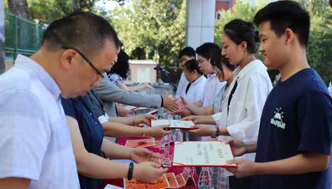 线上开学 线上线下“开学礼” 学生迎来新学年