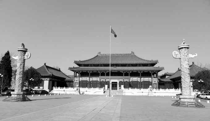 国图北海分馆 文津楼：与北海琼岛隔水相映，是当年全国规模最大的图书馆