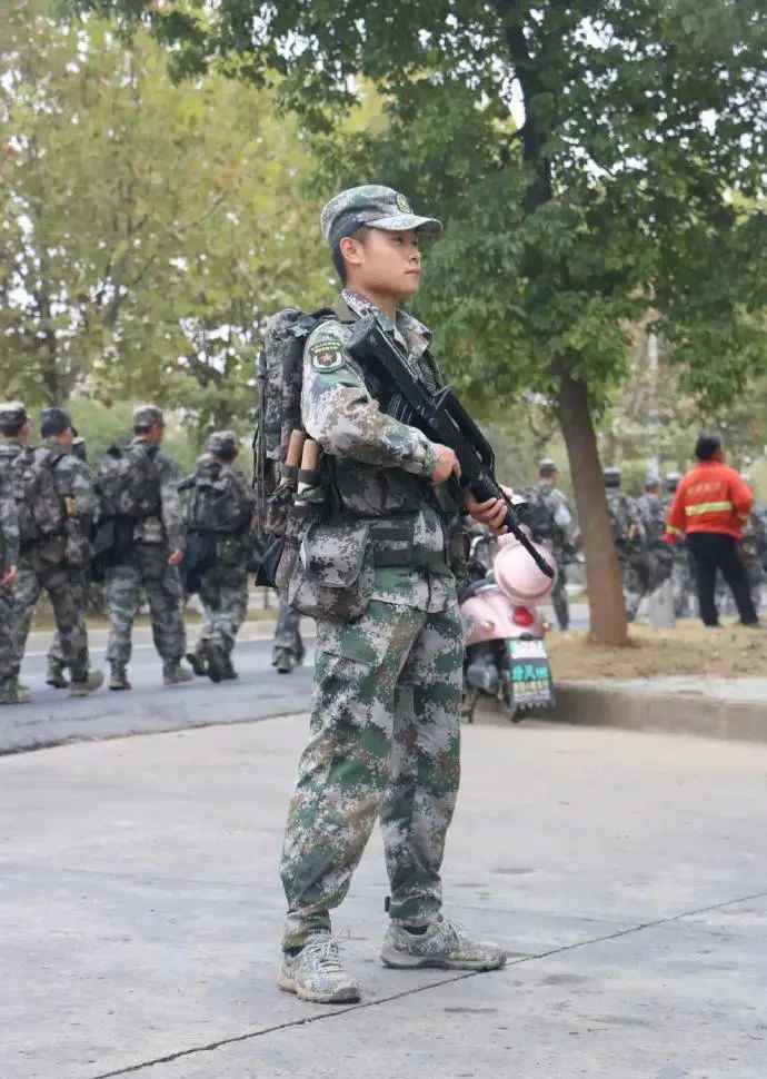 国防科技大学毕业去向 “搬砖男孩”国防科大毕业后申请赴疆：山还是那座山，在我眼中不再是束缚