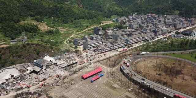 油罐车爆炸事故20人遇难