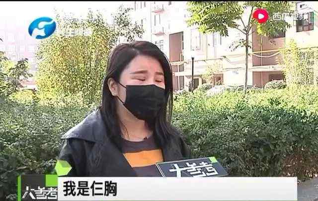 丰胸后女子变仨胸 女子7万丰胸后效果令人崩溃