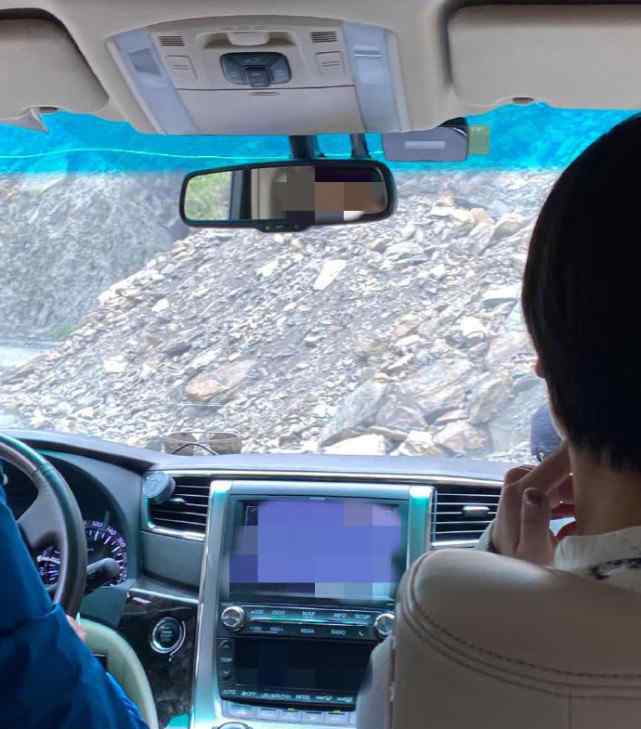 张雨绮偶遇泥石流 所幸人员无碍一切平安