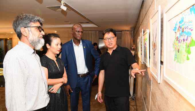 中国政区图简笔画 “和大自然说说话”儿童画国际巡展在北京新闻大厦举办