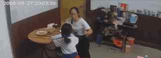 美团前员工虐童 前外卖骑手涉嫌虐打8岁女童 美团声明将帮扶小女孩