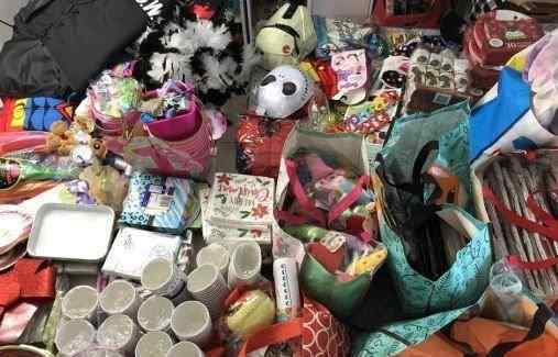 母女俩迷上半夜出门翻垃圾 4年挖出的战利品价值惊呆网友 4年捡了24.8万人民币
