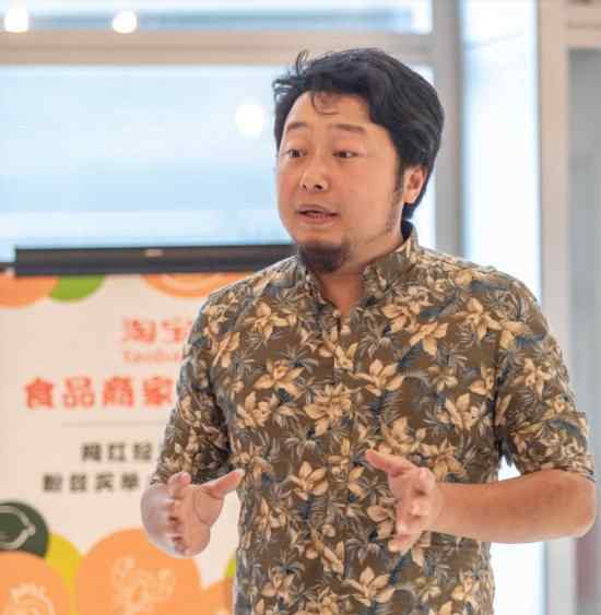 淘宝零食店 “甜味情话”配零食 “银教授”开淘宝店半年卖出1000万