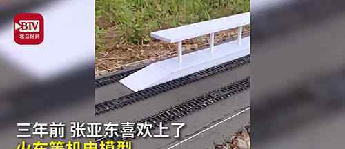 大学生泥地里“修铁路、架桥梁” 成品曝光网友惊叹不已