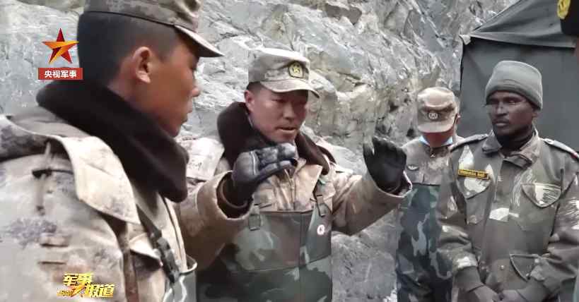 祁发宝张开双臂的震撼瞬间 网友：他张开的是护国长城