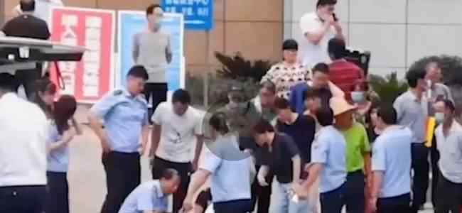 离婚开庭前,男子法院门口捅死妻子