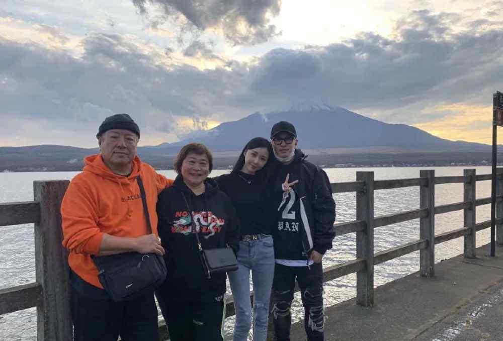 周杰伦评论潘玮柏哇靠 圈内明星好友纷纷祝福