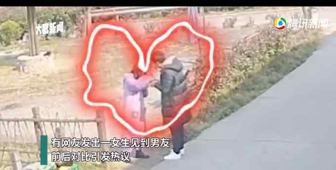 女生独自抱20斤快递健步如飞 一见男友秒变委屈 网友调侃两幅面孔