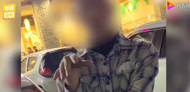 女生被陌生男袭胸后反遭辱骂