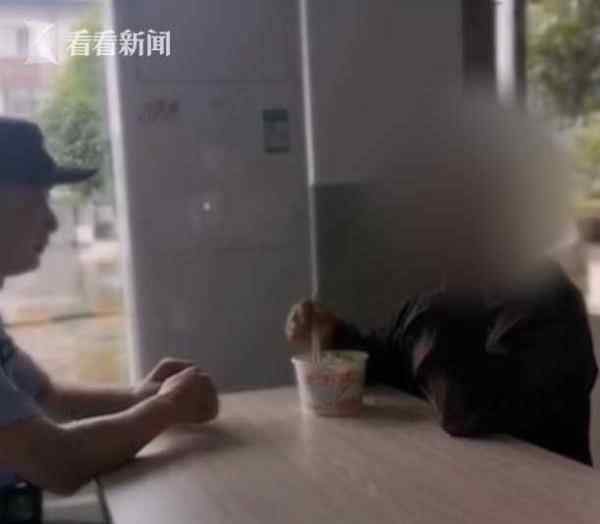 老人问儿子何时释放