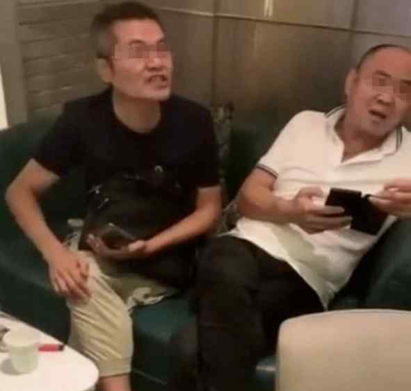 女生KTV遭中年男偷拍 要求删除反被怒斥：穿这样不恶心吗