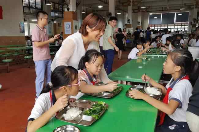 广东一学校推出危机体验餐