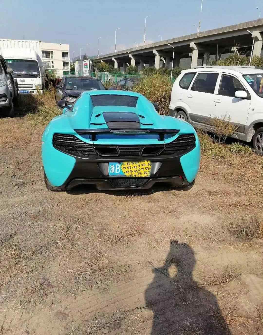 近日，浙江高速上出现一辆价值900万的豪车，交警将其拦下，一查驾驶员身份出人意料。