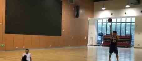 邓超工作室纠正邓超四十一岁