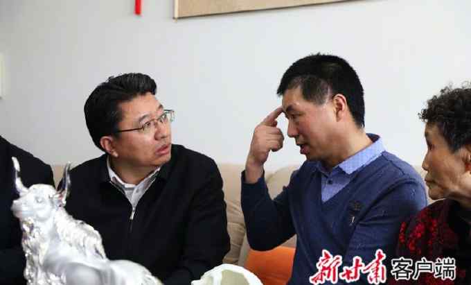 英雄团长祁发宝最新照片曝光 他手上的颅骨模型看哭网友：心疼！