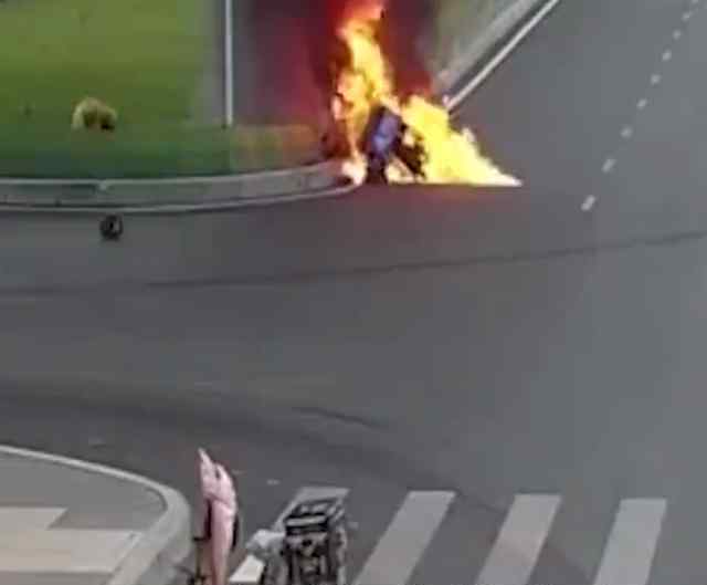 外卖员火海救同行获评见义勇为