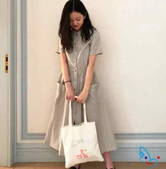 王菲女儿李嫣晒小学毕业照 透露即将出国留学