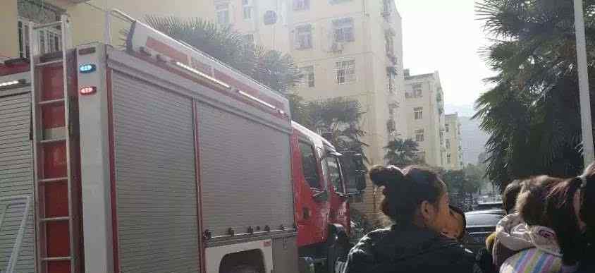合肥大火 突发！今早合肥闹市一小区发生火灾！一男子身亡！