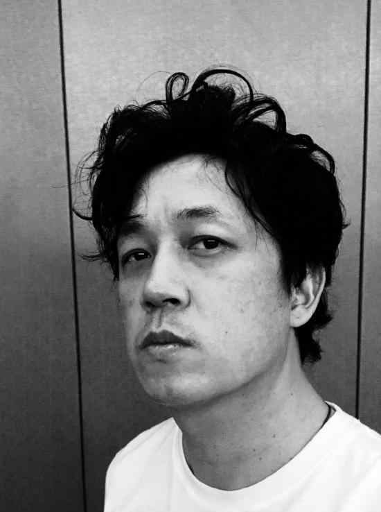 潘粤明疑似恋情曝光 神秘女子贴心照顾一路护送回家