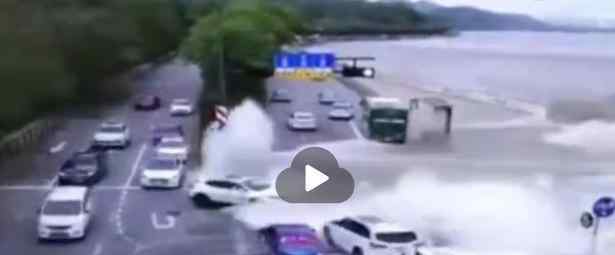 钱塘江潮水冲上路面冲跑车辆 对此大家怎么看？