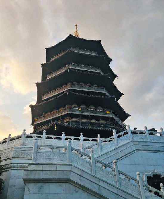 赵雅芝机智回复鹿晗说了什么赵雅芝：白娘子不穿秋裤