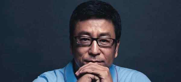 落井下石的儿子 白岩松：曾患抑郁险自杀，踢球断过三次腿，又被赴英儿子“坑”