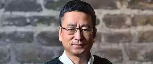落井下石的儿子 白岩松：曾患抑郁险自杀，踢球断过三次腿，又被赴英儿子“坑”